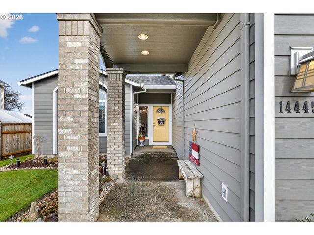 14445 CAMBRIA Ter, Oregon City, OR 97045