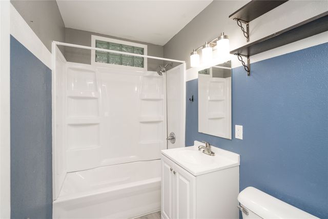 3918 Martin Luther King Jr Parkway, Des Moines, IA 50310