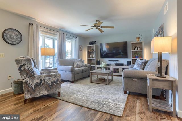 625 PROGRESS AVE, Lebanon, PA 17042