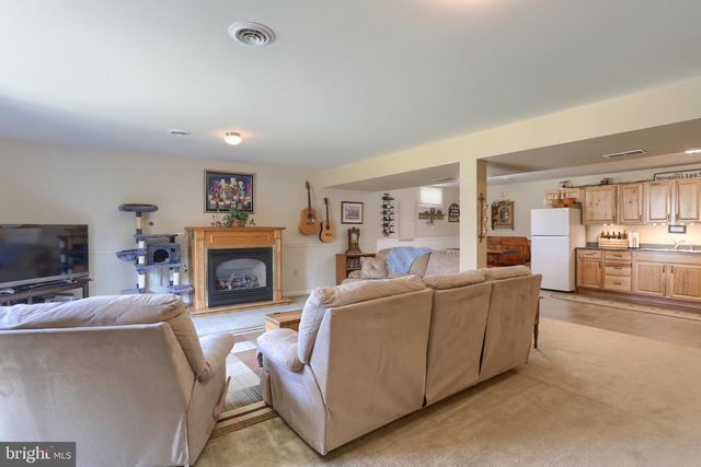 625 PROGRESS AVE, Lebanon, PA 17042