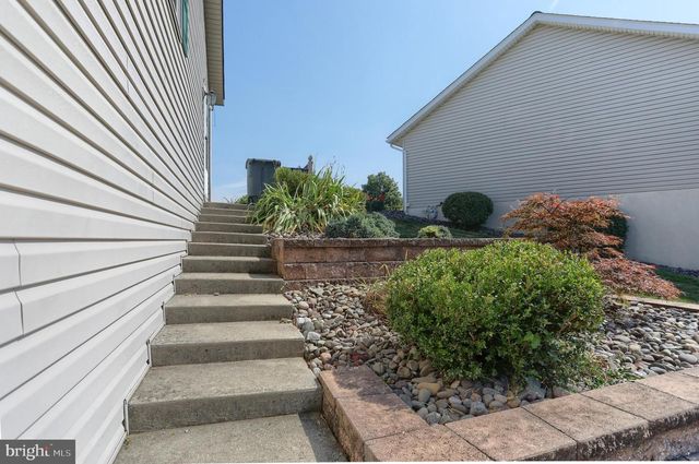 625 PROGRESS AVE, Lebanon, PA 17042