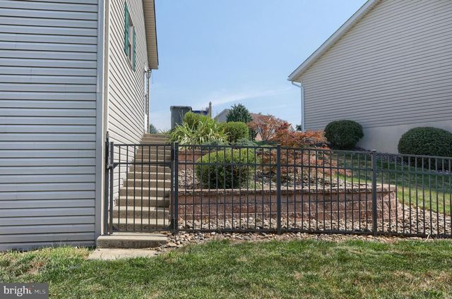 625 PROGRESS AVE, Lebanon, PA 17042