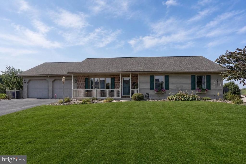625 PROGRESS AVE, Lebanon, PA 17042