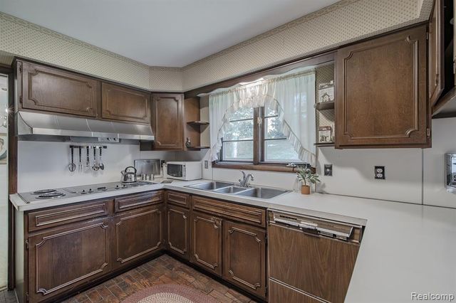 4744 Brafferton Drive, Bloomfield Hills, MI 48302