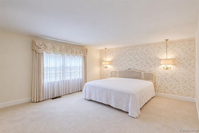 4744 Brafferton Drive, Bloomfield Hills, MI 48302