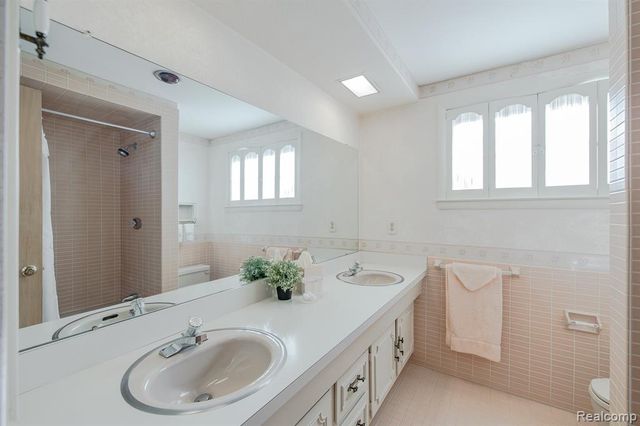 4744 Brafferton Drive, Bloomfield Hills, MI 48302