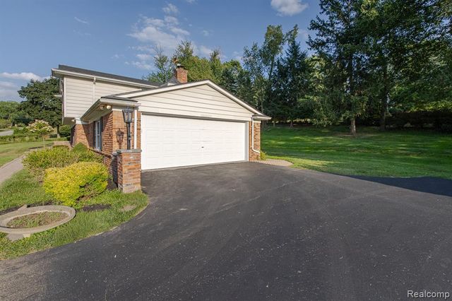 4744 Brafferton Drive, Bloomfield Hills, MI 48302