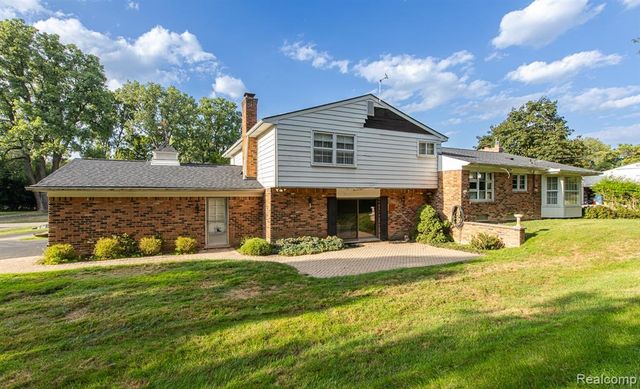 4744 Brafferton Drive, Bloomfield Hills, MI 48302