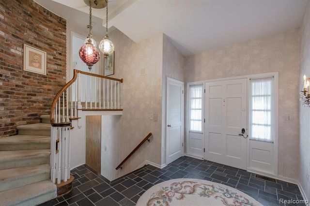 4744 Brafferton Drive, Bloomfield Hills, MI 48302