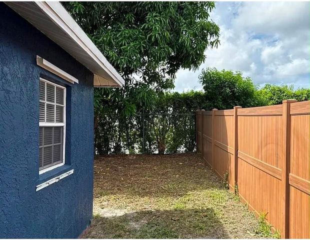 2630 W 28TH Street, Riviera Beach, FL 33404