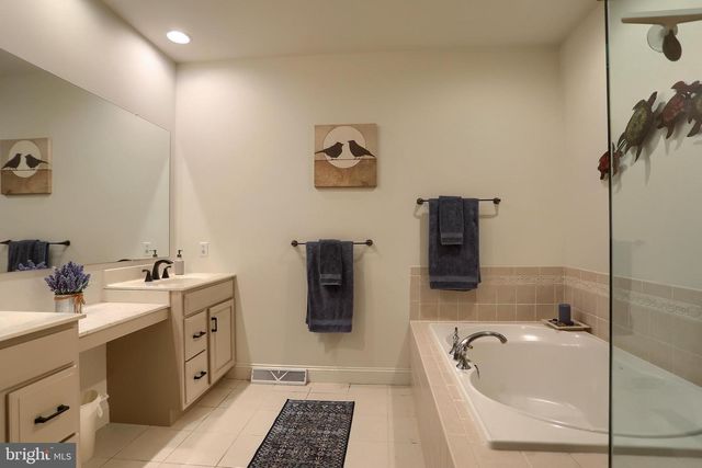 4999 AMELIAS PATH E, Mechanicsburg, PA 17050