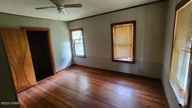 803 W Country Road, Columbus, KS 66725