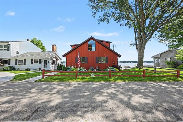 8820 Cherry Point Road, Manitou Beach, MI 49253