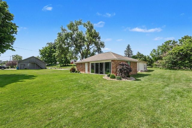 8820 Cherry Point Road, Manitou Beach, MI 49253