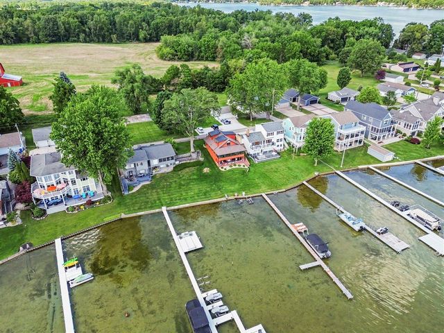 8820 Cherry Point Road, Manitou Beach, MI 49253