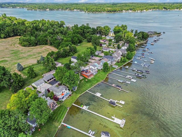 8820 Cherry Point Road, Manitou Beach, MI 49253