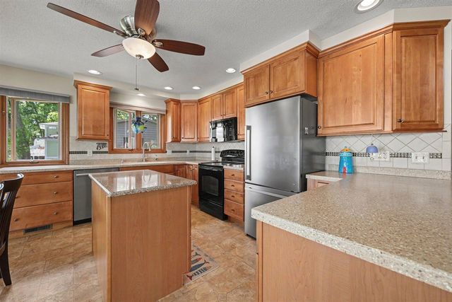8820 Cherry Point Road, Manitou Beach, MI 49253
