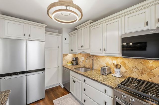 121 N Broadway 22K, White Plains, NY 10603