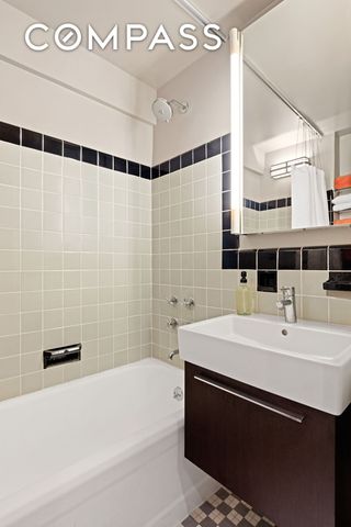 200 W 20th St Apt 909, New York City, NY 10011