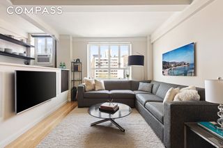 200 W 20th St Apt 909, New York City, NY 10011
