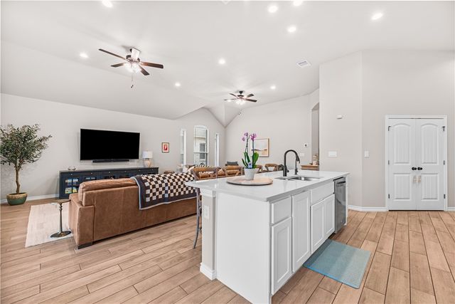 7622 Dr Hector P Garcia Dr, Corpus Christi, TX 78414