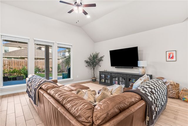 7622 Dr Hector P Garcia Dr, Corpus Christi, TX 78414
