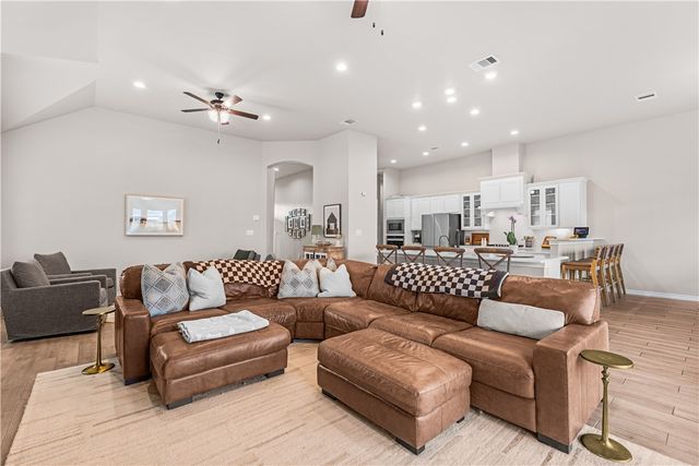 7622 Dr Hector P Garcia Dr, Corpus Christi, TX 78414