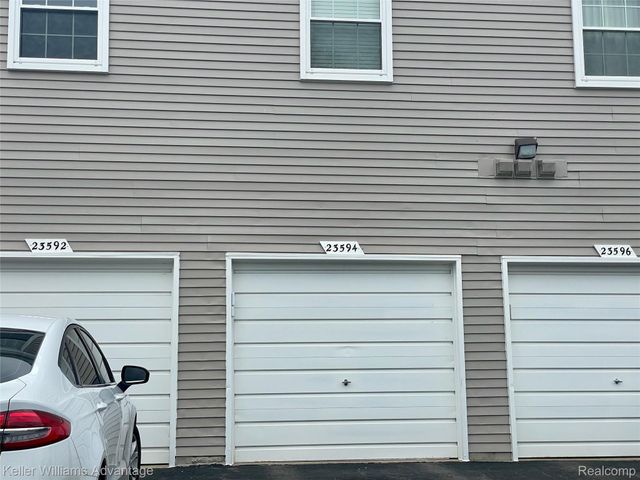 23594 N ROCKLEDGE, Novi, MI 48375