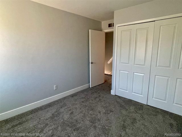 23594 N ROCKLEDGE, Novi, MI 48375