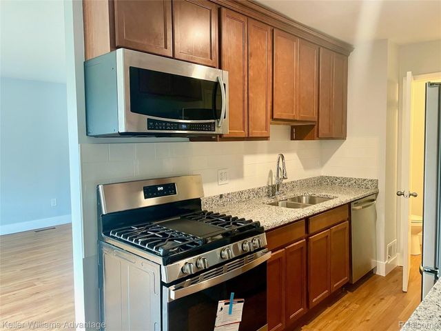 23594 N ROCKLEDGE, Novi, MI 48375