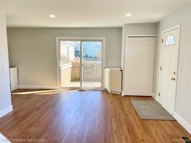 23594 N ROCKLEDGE, Novi, MI 48375