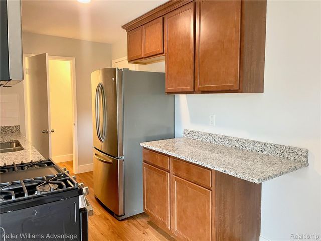 23594 N ROCKLEDGE, Novi, MI 48375