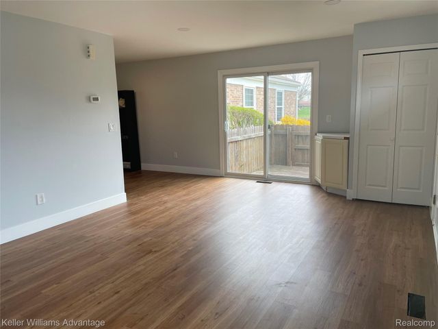 23594 N ROCKLEDGE, Novi, MI 48375