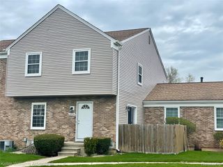 23594 N ROCKLEDGE, Novi, MI 48375