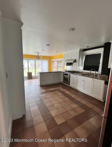 294 Roosevelt Avenue, Oakhurst, NJ 07755