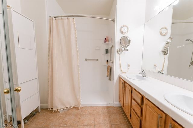 4920 Black Bear Road 204, Las Vegas, NV 89149