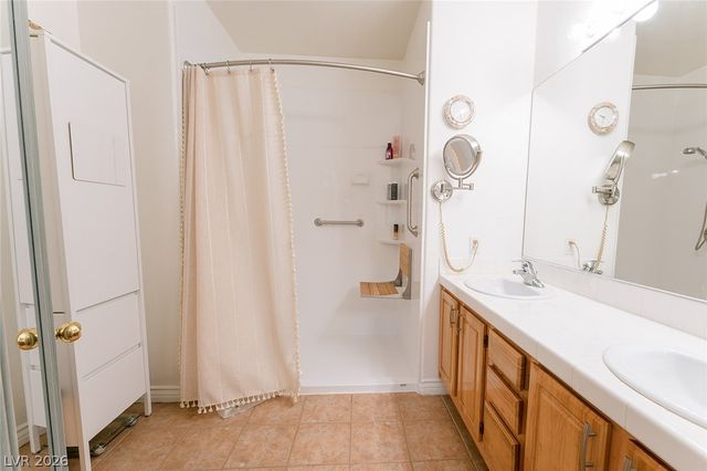 4920 Black Bear Road 204, Las Vegas, NV 89149