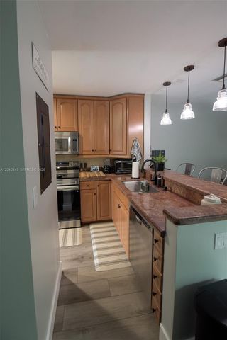 8356 NW 37th Place E9, Sunrise, FL 33351
