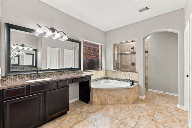 13102 Spear Trail Court, Rosharon, TX 77583