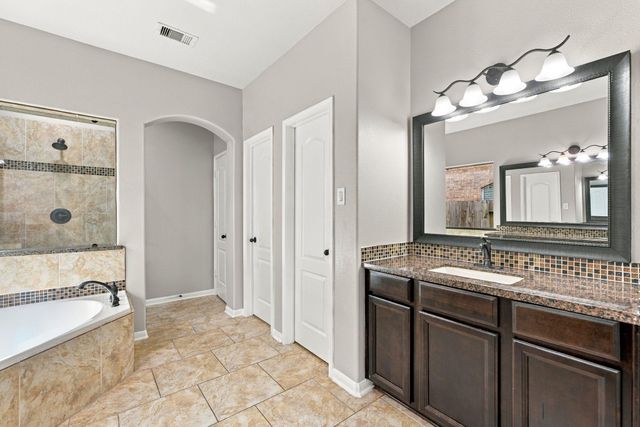 13102 Spear Trail Court, Rosharon, TX 77583