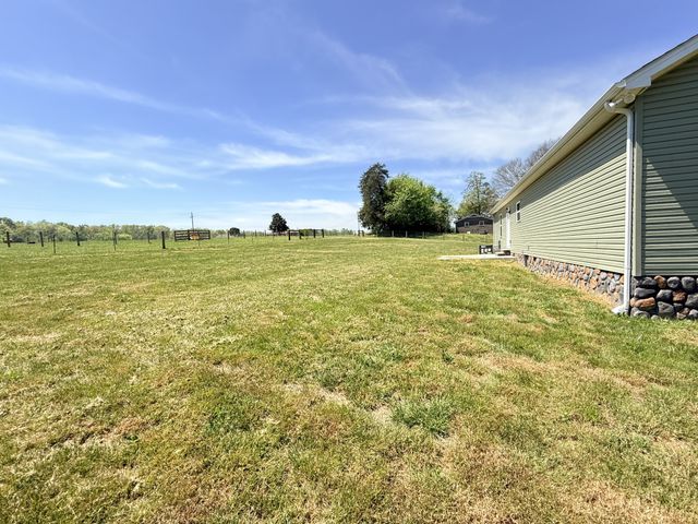 1041 Hurricane Rd, Tullahoma, TN 37388