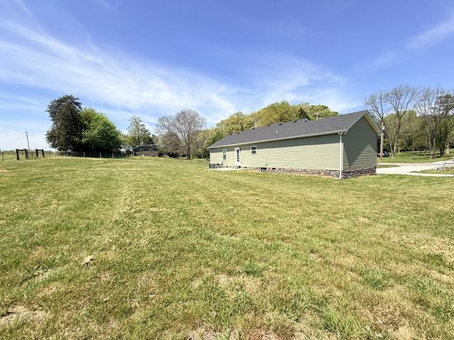 1041 Hurricane Rd, Tullahoma, TN 37388