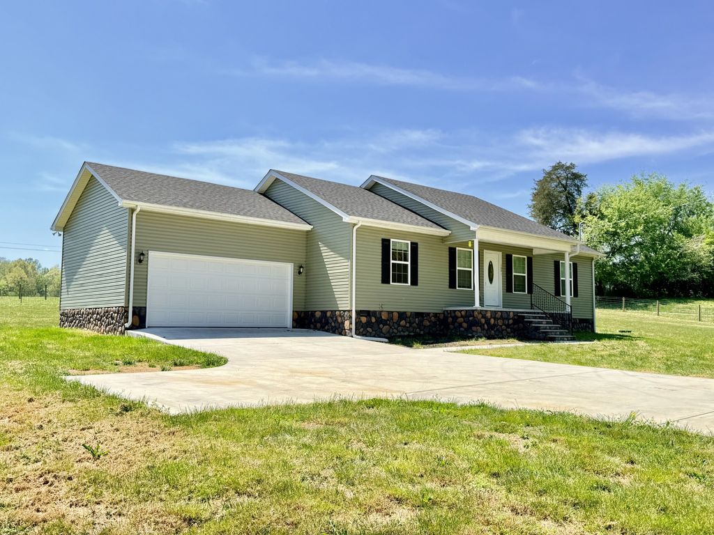 1041 Hurricane Rd, Tullahoma, TN 37388