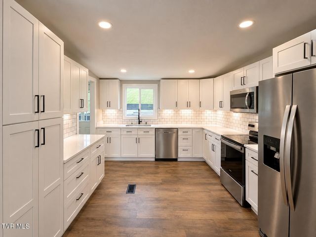 4112 Weaver Pike, Bluff City, TN 37618