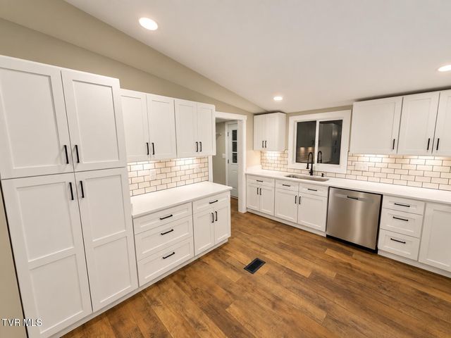 4112 Weaver Pike, Bluff City, TN 37618