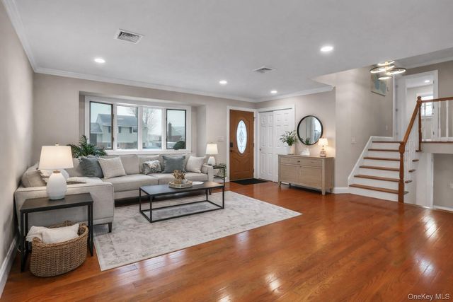 45 Colony Lane, Syosset, NY 11791