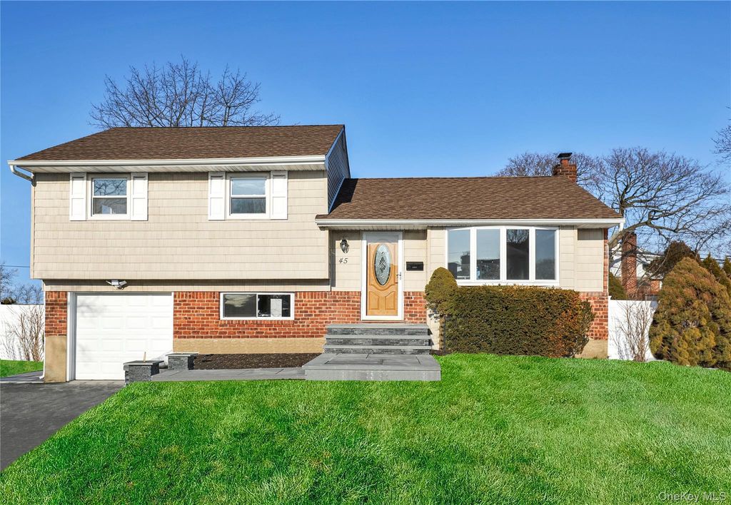 45 Colony Lane, Syosset, NY 11791