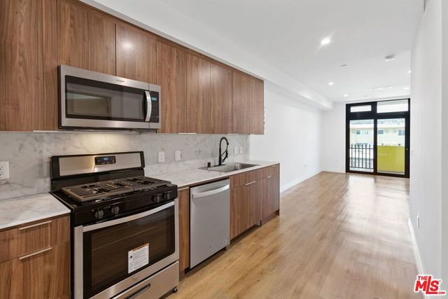 1525 N Hobart Boulevard, Los Angeles, CA 90027