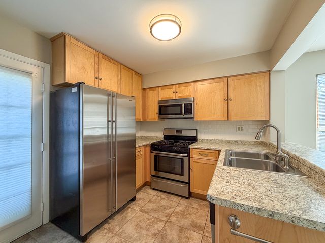 2615 Oakshire Court, Aurora, IL 60502