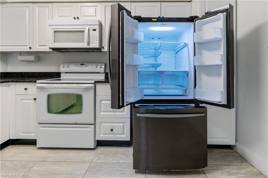 Image 6 of property listing at Address unavailable.